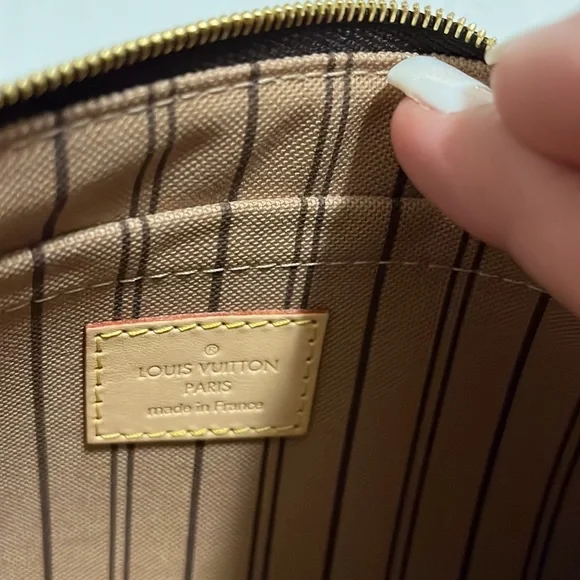 BRAND NEW Louis Vuitton Monogram zip wristlet Authentic - Picture 4 of 6